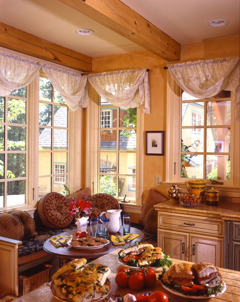 Tuscan Style Breakfast Nook