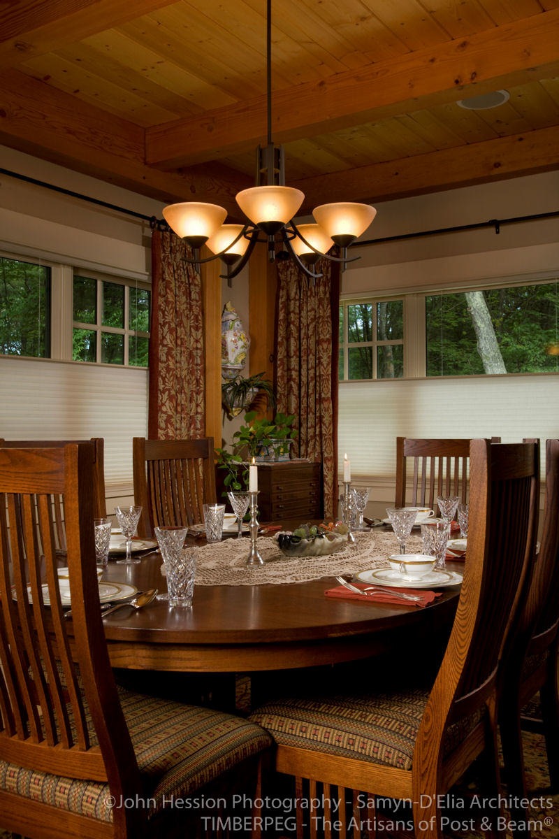 Bedford, NH (5943) dining area
