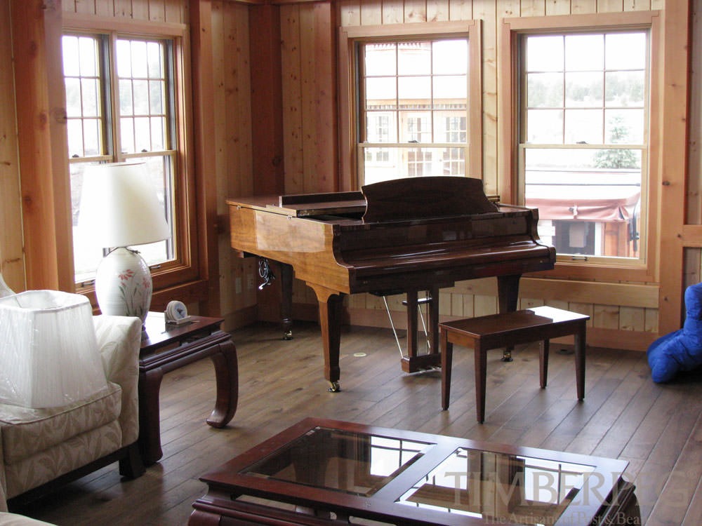 Sunburst Retreat, OR (6154/T00065) living room, featuring piano