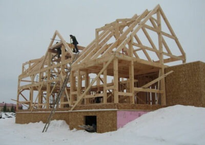 Southeast, WI (T00440) timber frame construction in the snow