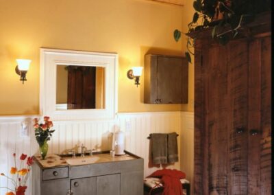 5066 Florence Cottage bathroom