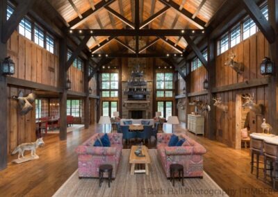Bucksnort Lodge, AR (T01240) great room with large beams and cathedral ceiling