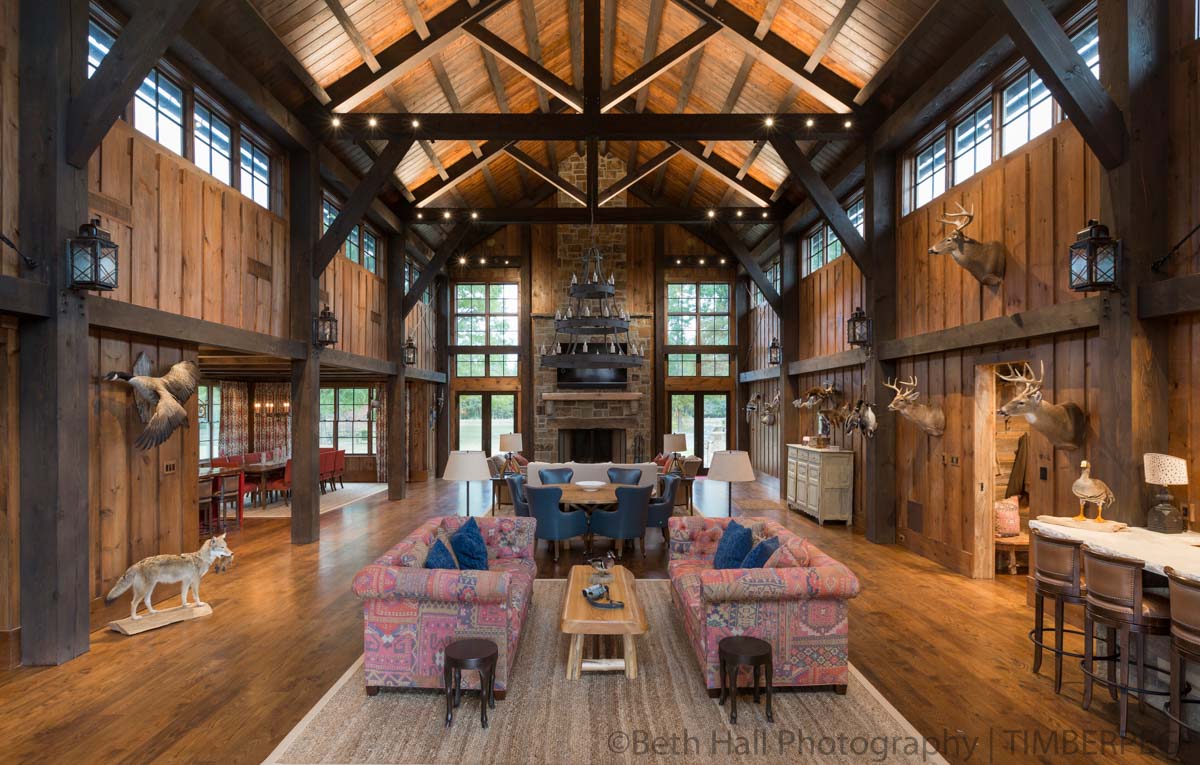Bucksnort Lodge, AR (T01240) great room with large beams and cathedral ceiling