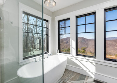 T01543 Blue Ridge Mtn Home Master Bathroom